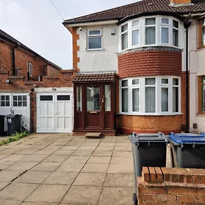 https://large-beautiful-3-bed-house-in-city-of-birmingham.hotelsin-nottingham.com