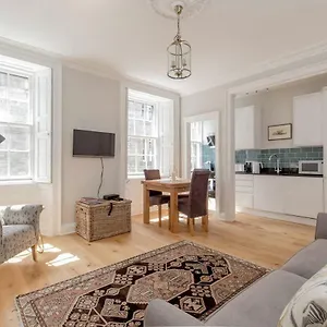 https://elegant-georgian-2-bedrm-apt-in-heart-of-old-town.edinburghhotelsuk.org