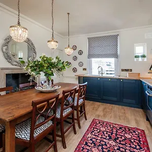 https://luxury-regency-apartment-in-bath-city-centre-with-free-parking.tophotelsbath.com