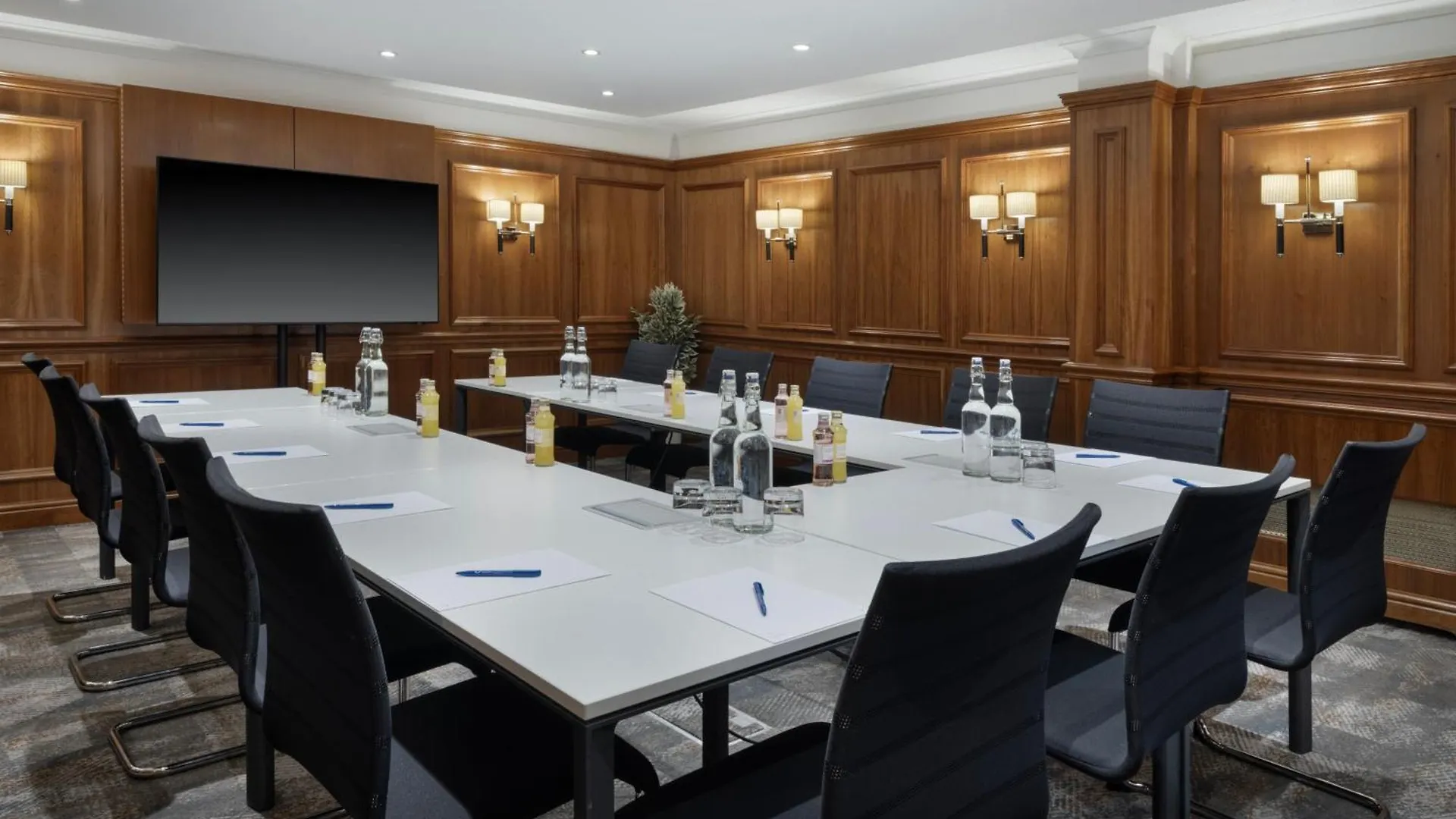 Delta Hotels By Marriott Heathrow Windsor