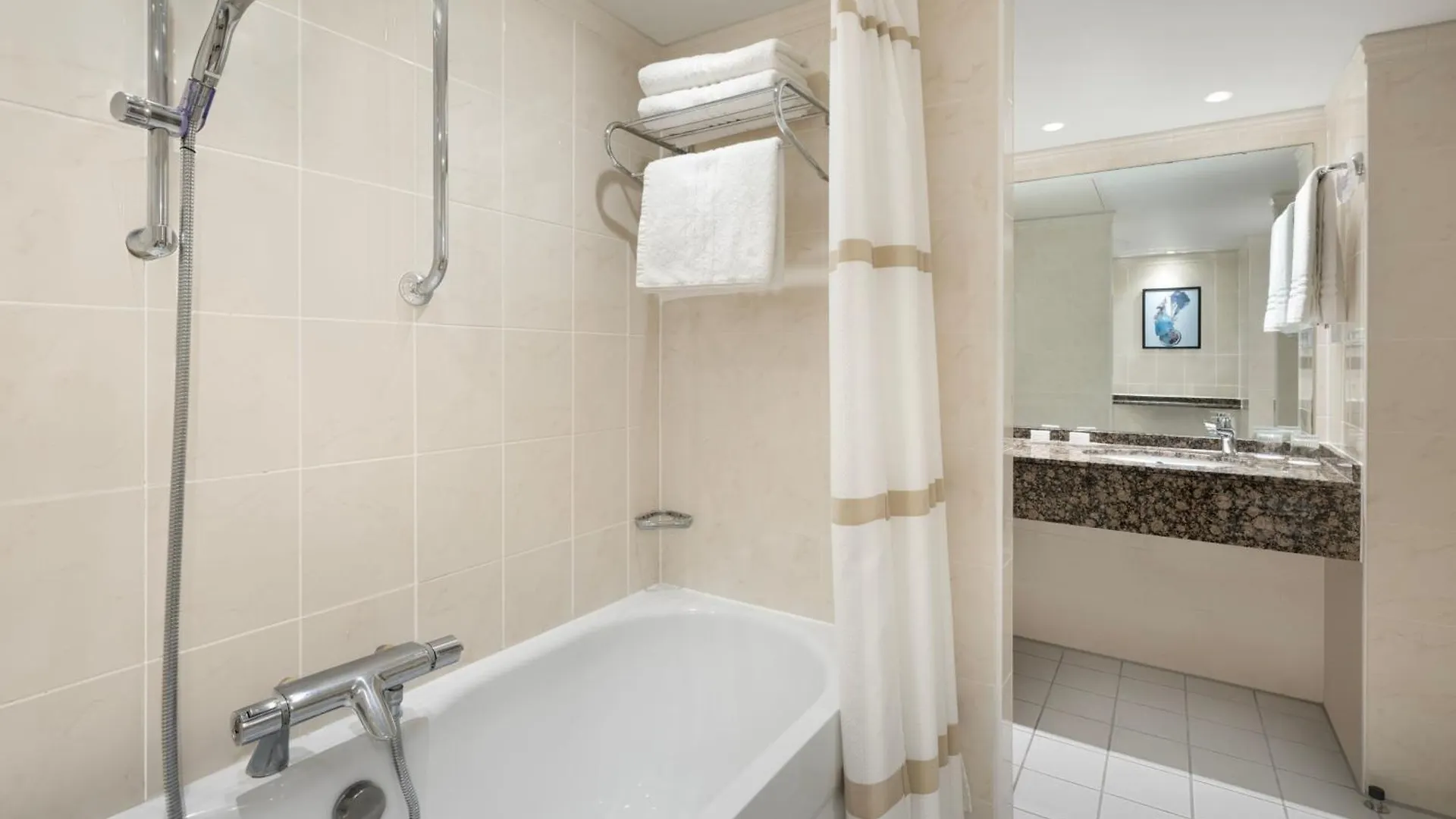 Delta Hotels By Marriott Heathrow Windsor