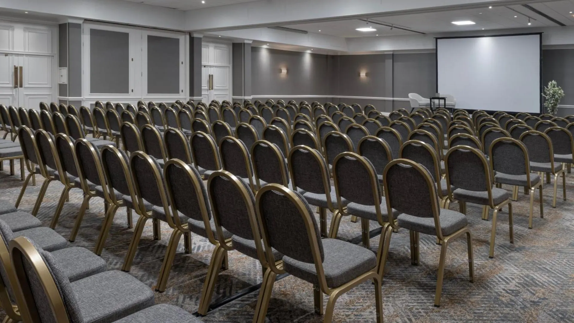 Delta Hotels By Marriott Heathrow Windsor